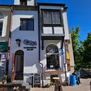 kawiarnia Colbergcoffee przy ul. Dubois 21A w Kołobrzegu, wejście i ogródek