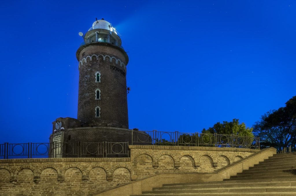 latarnia morska w Kołobrzegu wieczorem