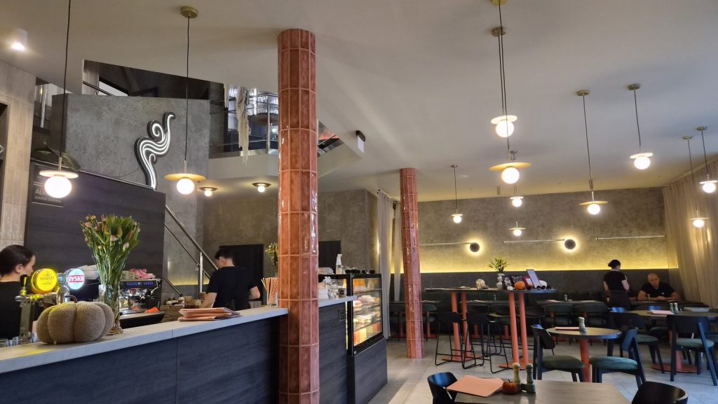 Wnętrze restauracji i kawiarni Jaremko Soli w Kołobrzegu