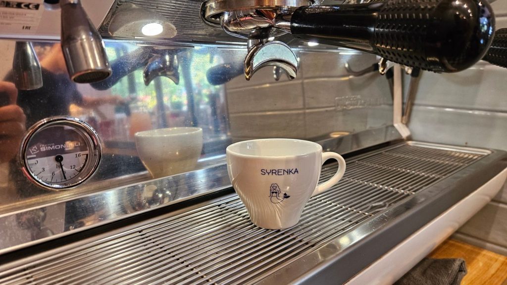 Filiżanka kawy Syrenka na ekspresie Nuova Simonelli Appia Life XT